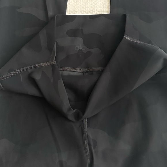 ALO Yoga High-Waisted Vapor Legging 28” - Black Camo SMALL - Picture 2 of 6